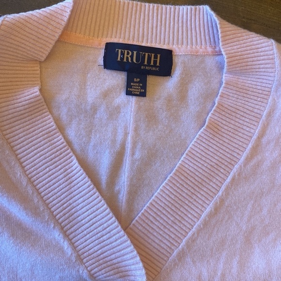 Truth by Republic pink‎ ruffle shoulder v neck knit sweater small pink powder - Picture 4 of 6
